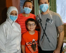 Эвакуированную из Китая мариупольскую семью проведала Скалецкая (ФОТО+ВИДЕО)