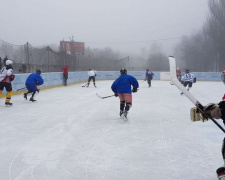 В Мариуполе, несмотря на туман, стартовал Кубок города по хоккею (ФОТО)