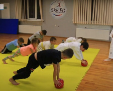 Майстер спорту з Маріуполя в Покровську навчає дітей карате – історія переселенки