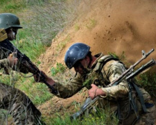 Сутки в зоне ООС: обстреляно Приазовье, ранены семеро украинских бойцов