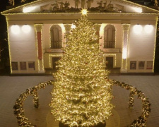 Мариупольская елка – в числе самых красивых в Украине