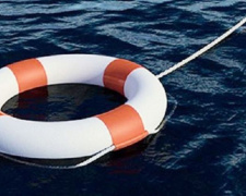 В море под Мариуполем перевернулась лодка с людьми в четырех километрах от берега