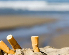 В Мариуполе предлагают наглядно запретить курение на пляжах