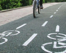 Мало места: мариупольцы просят обустроить в городе велодорожки