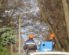 Да будет свет! В Мариуполе обновляют линии электроснабжения системы освещения улиц (ФОТОФАКТ)