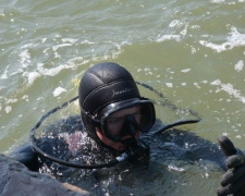 Мариупольские спасатели готовят море к открытию сезона (ФОТО)