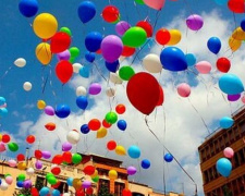#Дульки_кулькам: мариупольцев призывают отказаться от запуска воздушных шаров в небо (ВИДЕО)