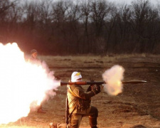 Из БМП и гранатомета боевики обстреляли украинских защитников в Донбассе