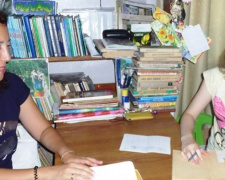 В мариупольской детской библиотеке им. К.И. Чуковского учат быть библиотекарями (ФОТО) 