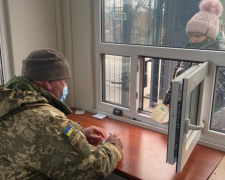 На Донбассе боевики блокируют пять из семи КПВВ. Какие дорожные коридоры работают?