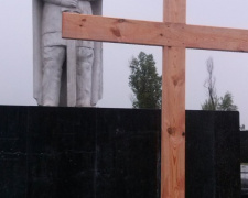 В Мариуполе продолжается "крестовый поход" против символа веры (ФОТО)