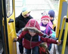 Мариупольцы требуют: школьники должны ездить в городском транспорте бесплатно