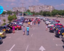 В сети появилось видео автопробега брендированных автомобилей в Мариуполе (ВИДЕО)