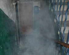 Мариупольцы вызвали спасателей при самовозгорании в многоквартирном доме 