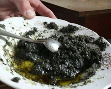 Мать двоих детей в Мариуполе готовила «кашу» из конопли (ФОТО)