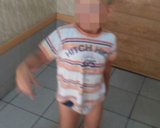 В Мариуполе ищут родителей пятилетнего ребенка (ФОТО)