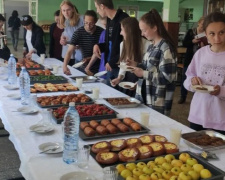 Вопреки антисанитарии: оккупанты провели для школьников в Мариуполе "презентацию" питания 