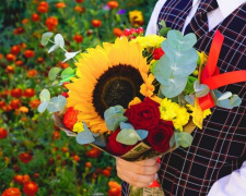 «Цветы завянут, а ребенок будет жить»: мариупольцам предлагают отказаться от цветов на 1 сентября