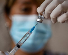 В Украине начинают прививать против COVID-19 китайской вакциной. Мариуполь ждет поставки препарата