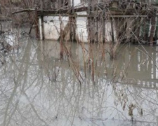 В Мариуполе снесли незаконные гаражи для спасения 15 домов от затопления фекалиями (ФОТО)