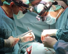 Известный кардиохирург добрался из Мариуполя во Львов за четыре часа, чтобы трансплантировать сердце