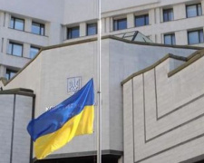 Конституционный суд заблокировал запуск новоизбранных советов в Украине. Президент созвал заседание СНБО