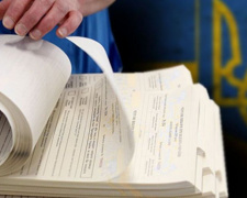 «Дія» не діє. На местных выборах украинцам советуют предъявлять паспорта, а не смартфоны