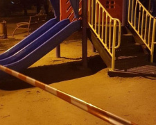 В Мариуполе запретили посещать детские площадки и аттракционы