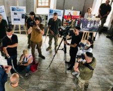 «Украина-НАТО»: мариупольцам представили уникальные фотоснимки