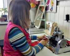В Мариуполе открыли швейную мастерскую для людей с инвалидностью (ФОТО)