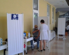 Мариупольский Центр массовой вакцинации ежечасно прививает около 60  людей от COVID-19