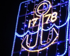Мариуполь украсила новая праздничная иллюминация, стоимостью более 1 млн грн. (ФОТОФАКТ)