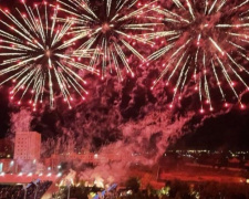 Мариуполь отпраздновал День города масштабным концертом и невероятным фейерверком