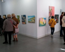 Пейзажи, которые передают эмоции Мариуполя: в городе открылась выставка «Post Most 3.0»