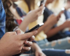 Запрет мобильных в школах: что об этом думают учителя Мариуполя?
