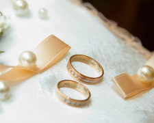 В Новом году в Мариуполе расписали 2018 пар по проекту «Брак за сутки» (ФОТО)
