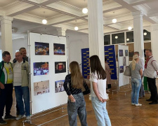 Містами України подорожує фотовиставка "Театр. Душа Маріуполя"