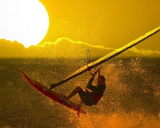 В Мариуполе спасли терпящего бедствие сёрфингиста (ФОТО)