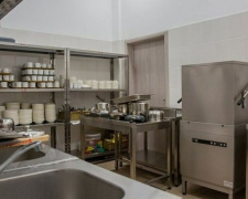 В мариупольской школе стартует ремонт пищеблока, в который завезут оборудование на 50 тысяч евро