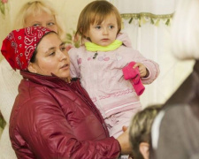 Мариупольчанка с двумя детьми рискует провести зиму в неотапливаемом доме (ФОТО)