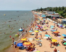 Последние пляжные дни: в Мариуполе готовятся к закрытию курортного сезона