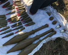 В ходе учений в «заброшке» на Донбассе нашли тайник боевиков