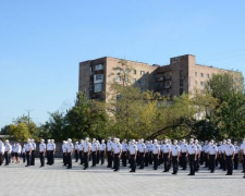В Мариуполе 125 курсантов ДЮИ получили первые погоны
