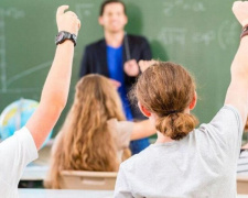 Мариупольским учителям и школьникам планируют выделить премии
