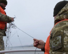 В Азовском море пограничники обнаружили 2000 метров сетей (ФОТО)