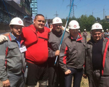 Мировой рекорд: в Мариуполе самые сильные люди Украины потянули 1000-тонный ж/д состав в поддержку металлургов (ФОТО+ВИДЕО)