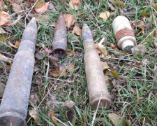 Вблизи Мариуполя обнаружили снаряды и гранату