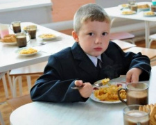 «Готовят отвратительную еду»: качество питания мариупольских школьников улучшится? (ФОТО)