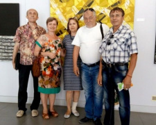 В Мариуполе открыта ретроспективная выставка содружества художников (ФОТО)
