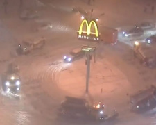 В Одессе снегоуборочные машины «станцевали» на перекрестке (ФОТО+ВИДЕО)